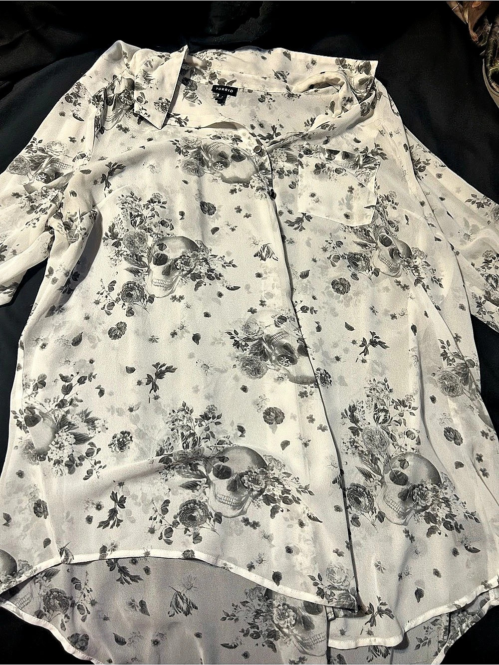 Torrid Floral Button Down Blouse in White & Gray Size 1